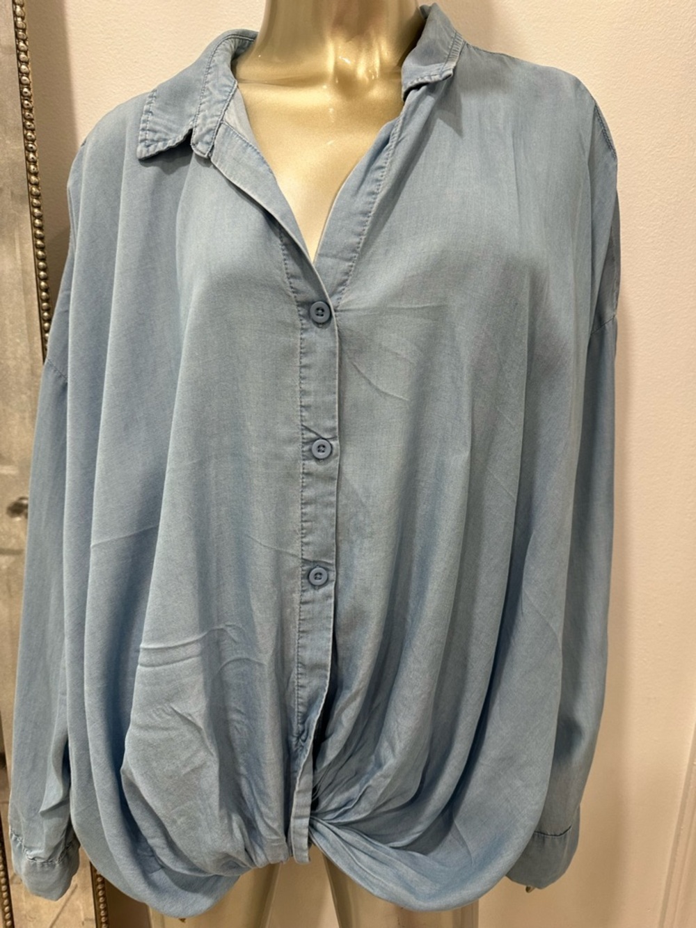 For The Republic Light Blue Button-Down Twist-Hem Blouse size XL